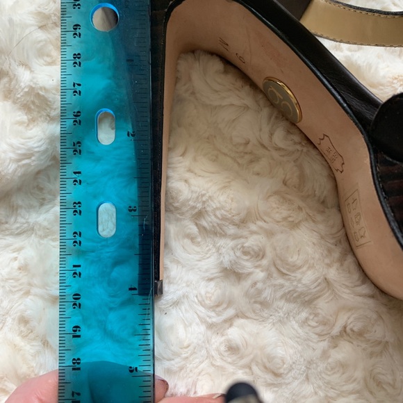 Bebe tailored Peekaboo toe around Ankle starlet. - Picture 7 of 8